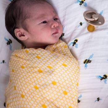 ORGANIC SWADDLE SET - BUSY BEES (Bee + Hive)
